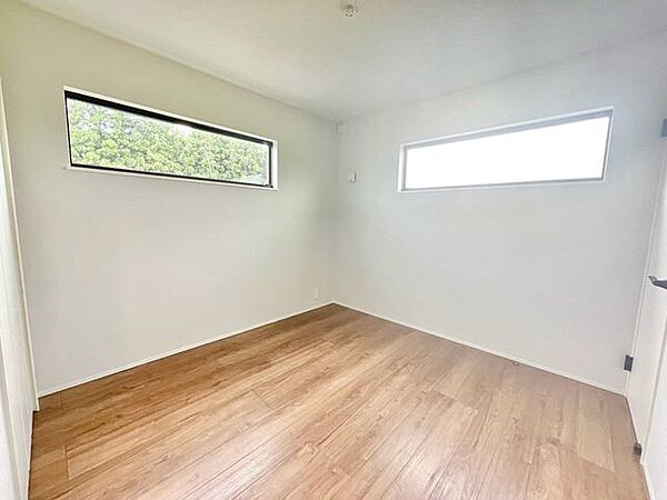 2面採光で自然光が差し込む明るいお部屋