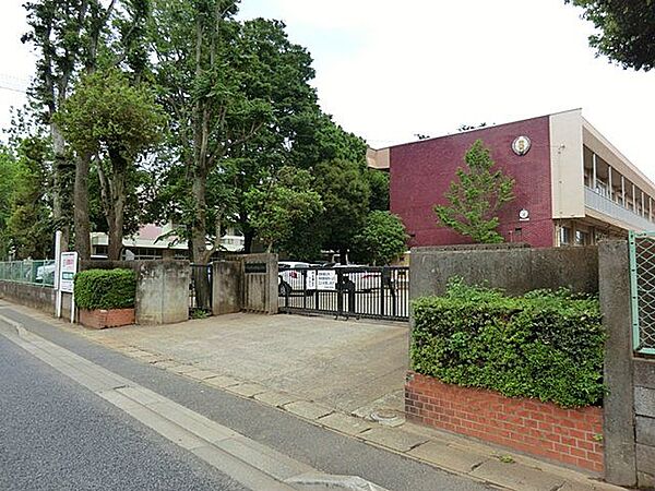 四街道小学校　　徒歩18分　1400ｍ