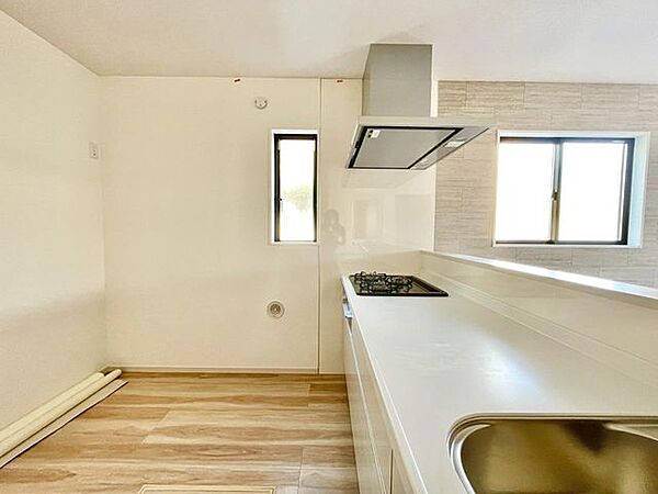 立って、振り向いて、動いてみてください。料理する自分を想像すると実感がわきますよ！