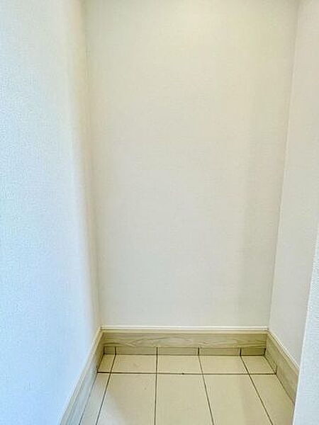 玄関周りが物でごちゃごちゃせずスッキリ片づけられる土間収納