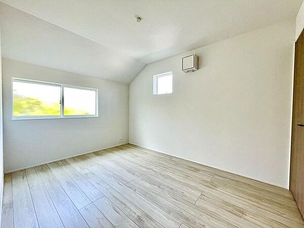 理想のイメージを形にしやすいシンプルなお部屋