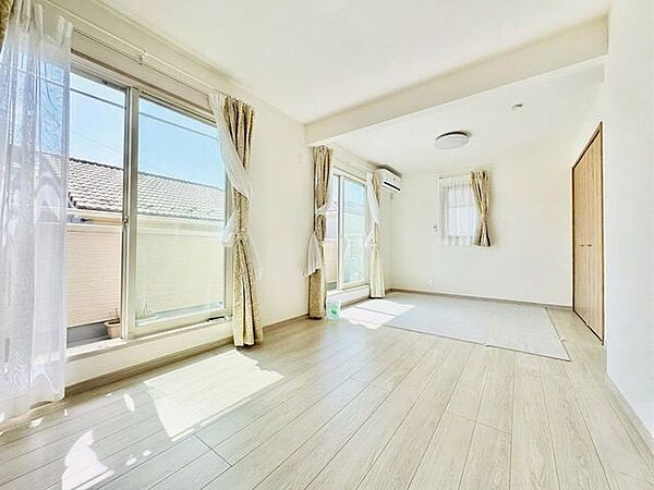 理想のイメージを形にしやすいシンプルなお部屋