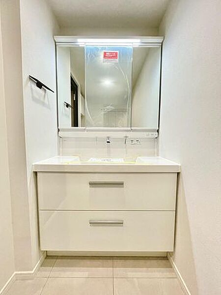 身だしなみチェックもしやすい3面鏡！