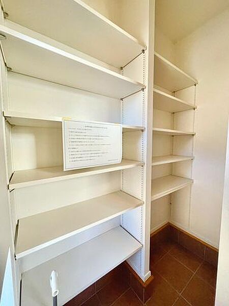 たくさん収納できる下駄箱で玄関まわりもスッキリ片付きます