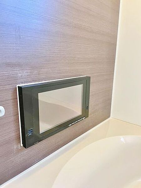 浴室テレビ付きでお風呂時間も楽しめますね