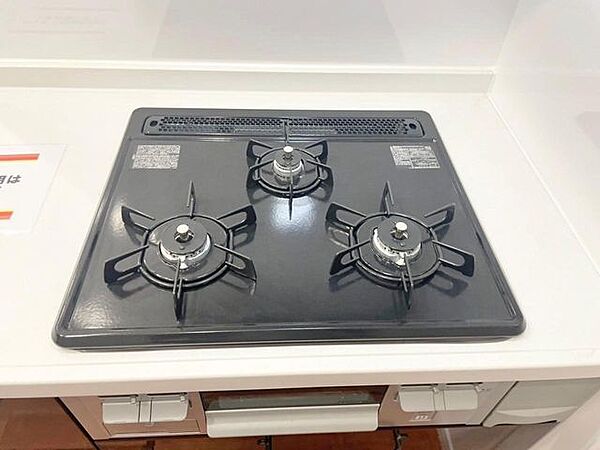 同時進行でお料理の時間を短縮できる3口コンロ