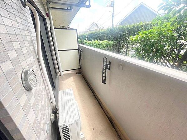 スペースにゆとりがある広いベランダで洗濯物も干せます