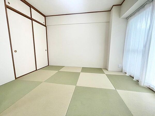 お子様のお昼寝や遊ぶスペースとしても活躍しそうな和室