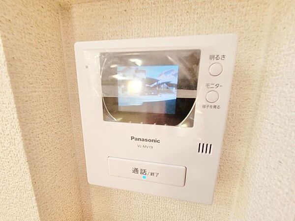 TV付きインターホンが設置されているので防犯面でも安心です
