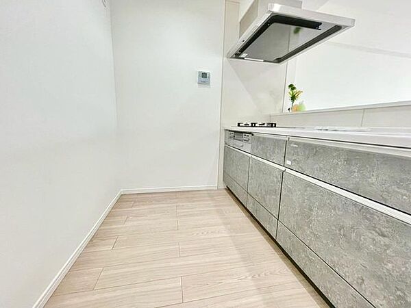 立って、振り向いて、動いてみてください。料理する自分を想像すると実感がわきますよ！
