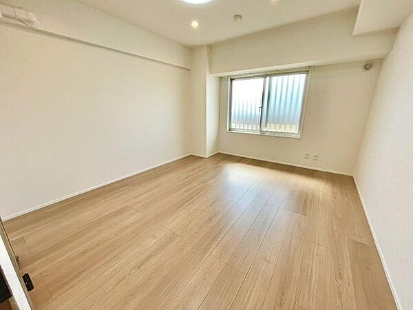 理想のイメージを形にしやすいシンプルなお部屋