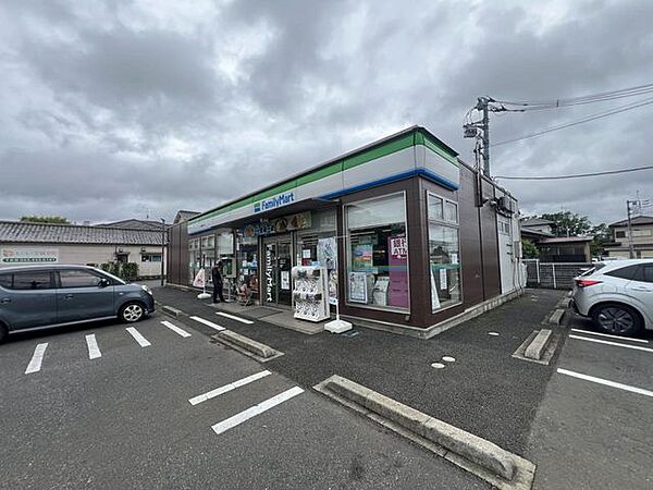 ファミリーマート八街駅南口店　徒歩約3分(約230m)