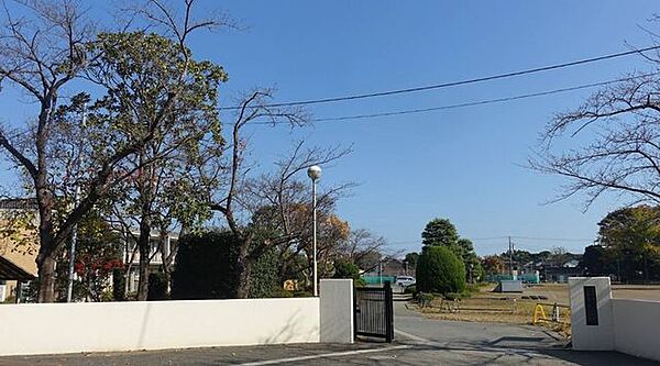 茂原中学校　徒歩3分　200ｍ