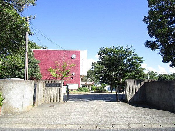 四街道市立四街道小学校 徒歩8分。 620m