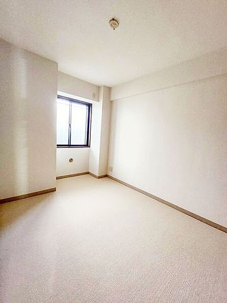理想のイメージを形にしやすいシンプルなお部屋