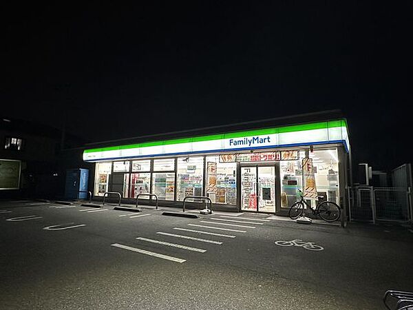 ファミリーマート千葉南町三丁目店 徒歩3分。 240m