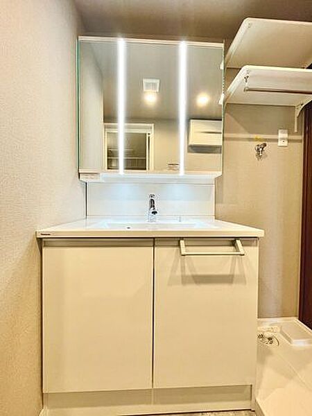 身だしなみチェックもしやすい3面鏡！