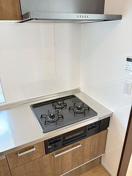 同時進行でお料理の時間を短縮できる3口コンロ