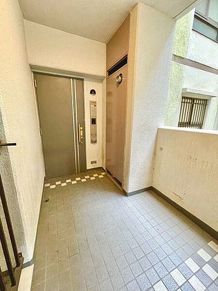 玄関ポーチ