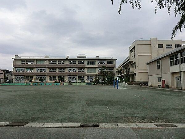 千葉市立稲毛小学校 徒歩4分。 300m