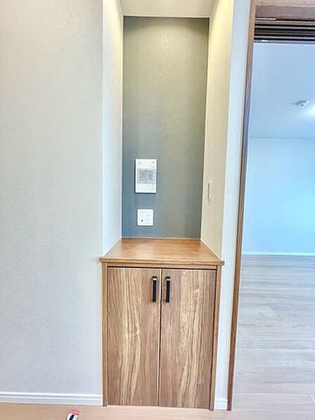 圧迫感のない玄関は、帰宅時の疲れを癒やしてくれる心地よい空間