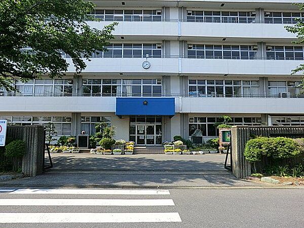 四街道西中学校　徒歩2分　100ｍ