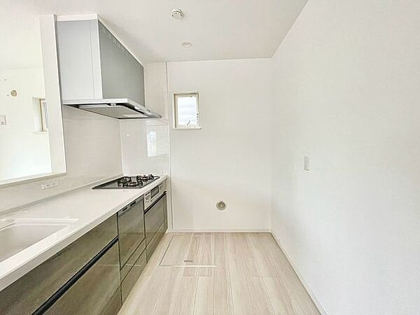 立って、振り向いて、動いてみてください。料理する自分を想像すると実感がわきますよ！