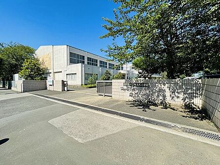 四街道市立和良比小学校 徒歩9分。 680m