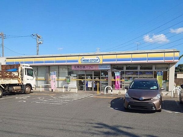 ミニストップ四街道栗山店 徒歩7分。 550m