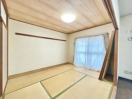 落ち着いた雰囲気の和室ではゆっくりとすごせます