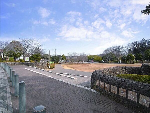 わらび近隣公園 徒歩18分。 1380m