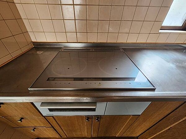 立って、振り向いて、動いてみてください。料理する自分を想像すると実感がわきますよ！
