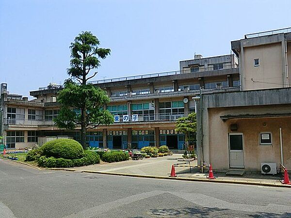千草台東小学校まで1300ｍ