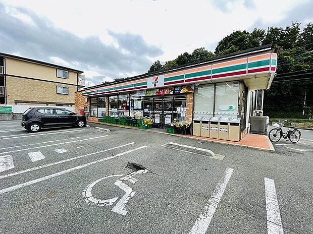 セブンイレブン佐倉下志津店 徒歩12分。 930m