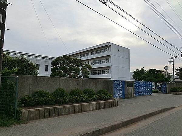 四街道市立四街道北中学校 徒歩5分。 350m