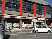 セブンイレブン千葉幸町店 130m