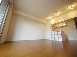 Excellent 101 1階1LDKのリビング/ダイニング