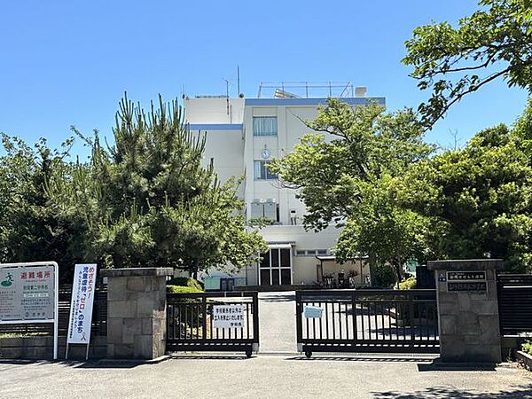 志木市立宗岡第二中学校 徒歩11分。 840m