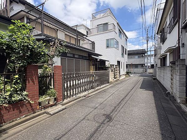 前面道路含む外観