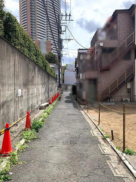 北東道路は幅員約2.6ｍです。