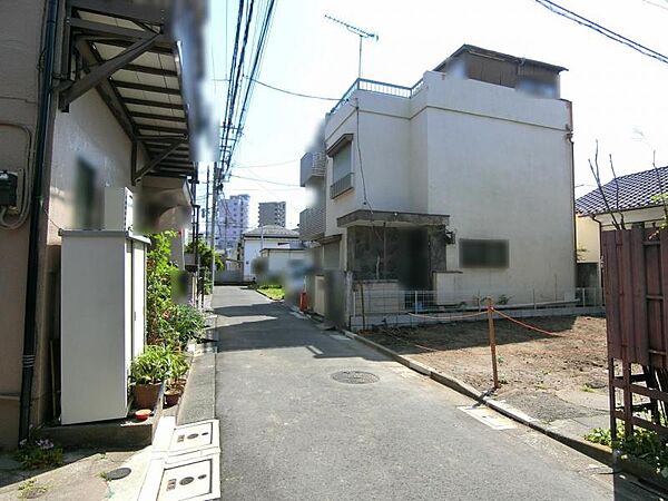 近隣には高層の建築物が少ない住環境です。