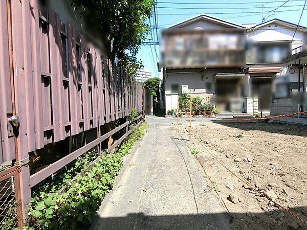 北側隣地通路は幅員約1.3ｍです。