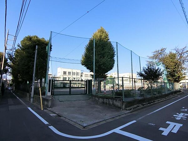 新宿区立牛込第一中学校 約1400m