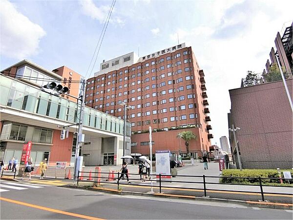 東京女子医科大学病院 約429m