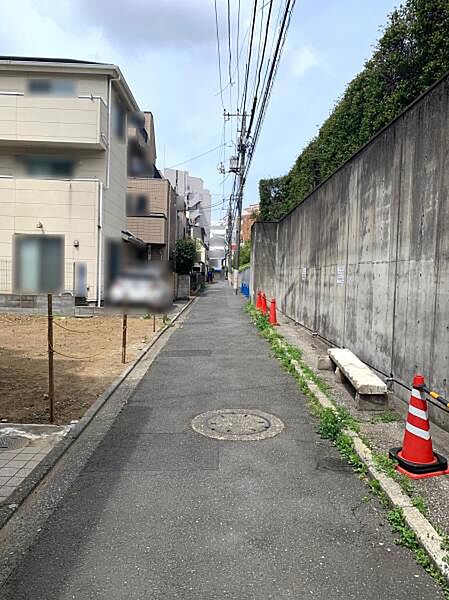 北東道路は幅員約2.6ｍです。