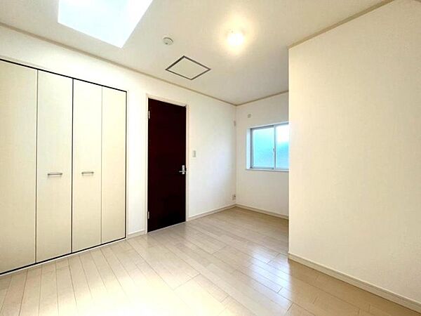 【3階洋室約6.0帖】東＆西2面採光のお部屋です。