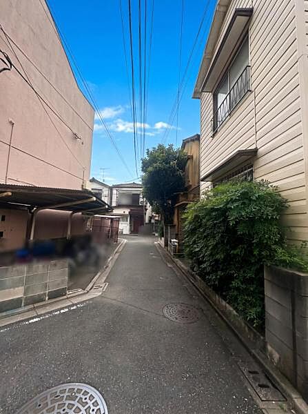 東側道路は幅員約4ｍです(本物件セットバック後)。