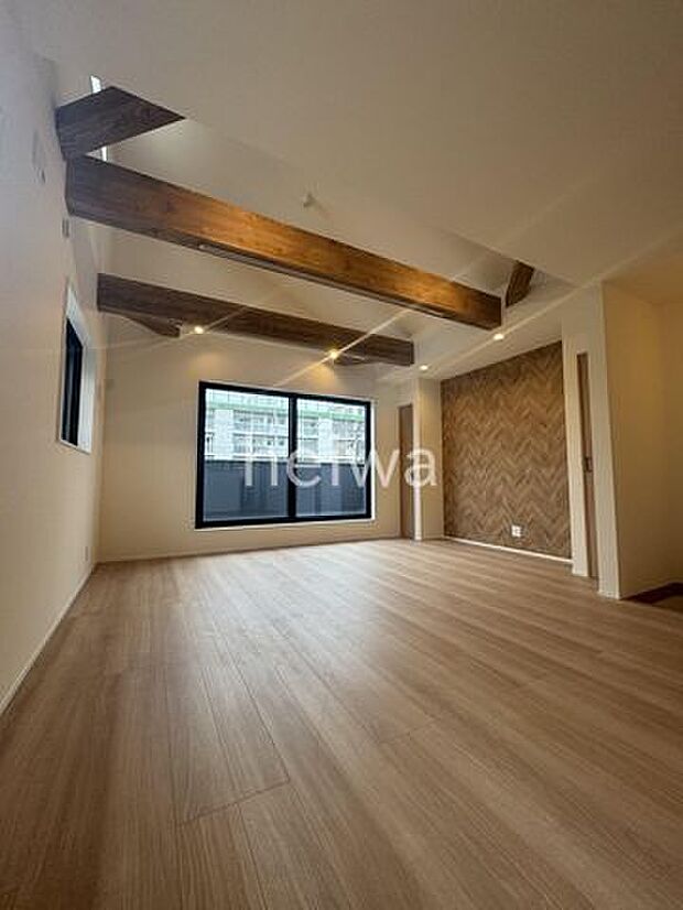 【18帖LDK】書類や雑誌・日用雑貨などがスッキリ片付く2つのリビング収納付きです