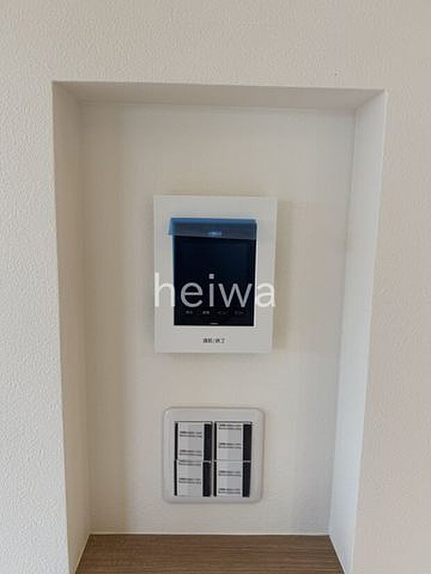 【TVモニター付きインターホン】来訪者の様子をチェックでき、お子様のお留守番も安心です