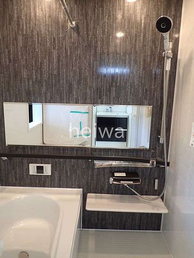 【浴室】雨の日や夜間のお洗濯に便利な浴室乾燥機付きです